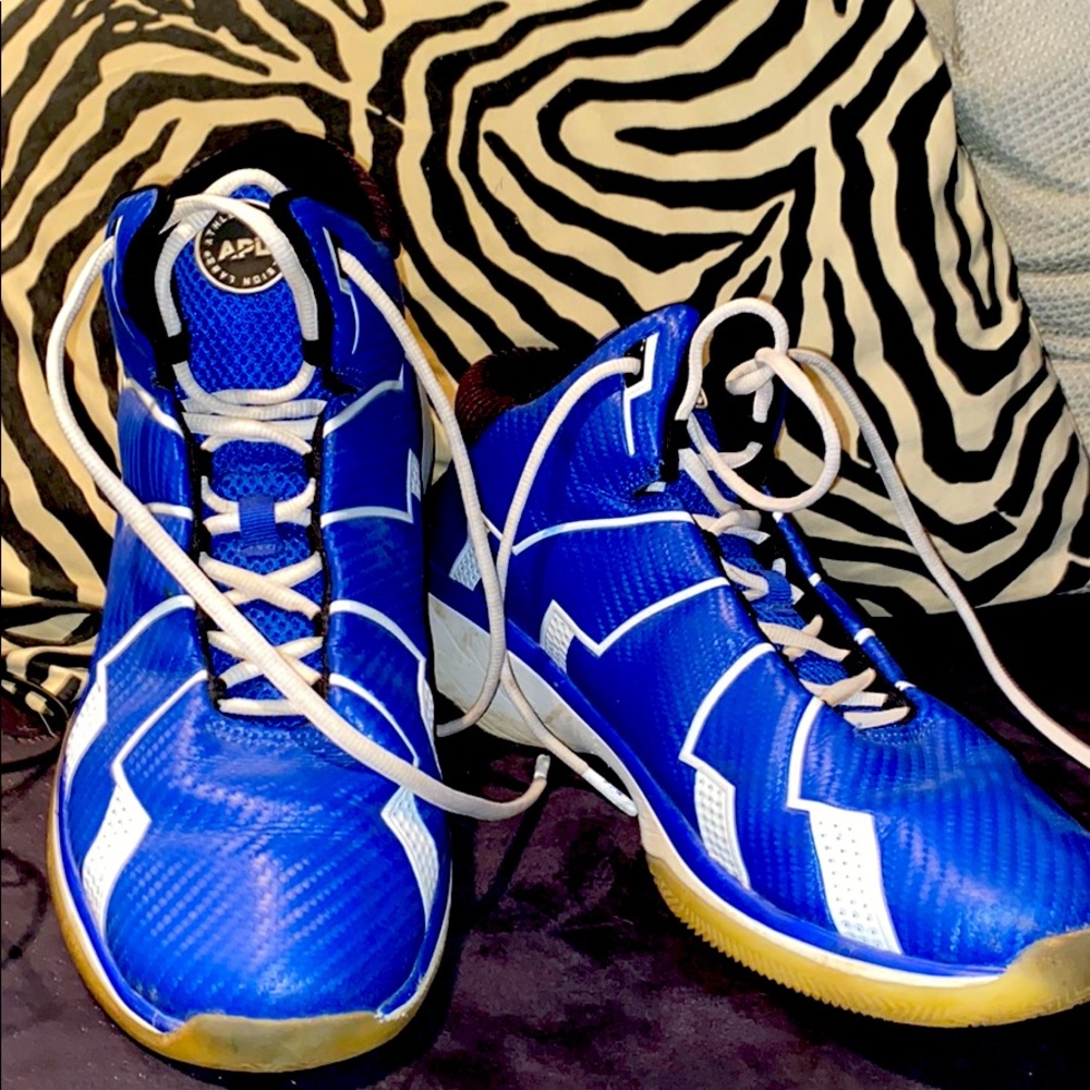 APL shoes